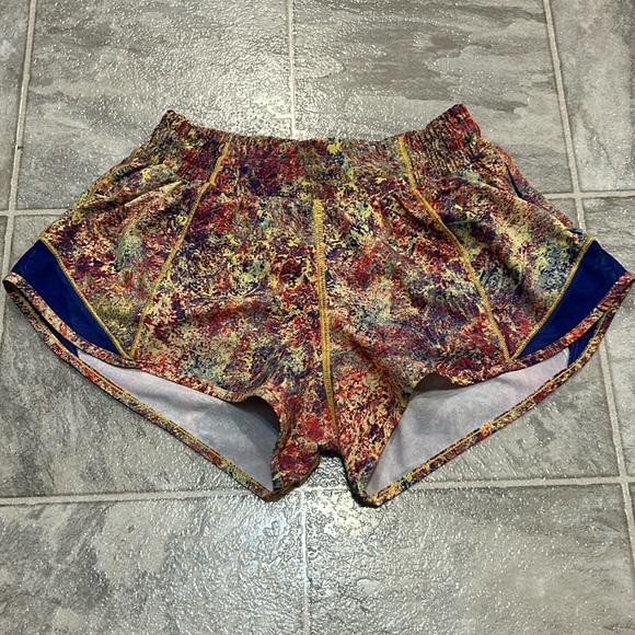 Lululemon SeaWheeze Hotty Hot Med rise, Lined Short - Picture 6 of 6